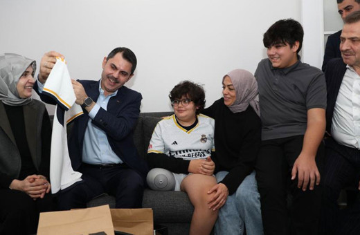 İBB Başkan Adayı Murat Kurum'dan depremzede aileye ziyaret