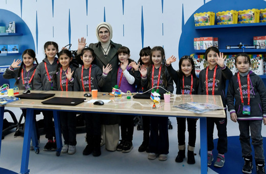 Emine Erdoğan, Alev Alatlı'nın adı verilen bilim merkezinin açılışını yaptı