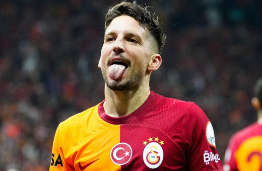Ofsayt nedeniyle golü geçersiz sayılan Dries Mertens, saniyeler içerisinde ağları sarstı