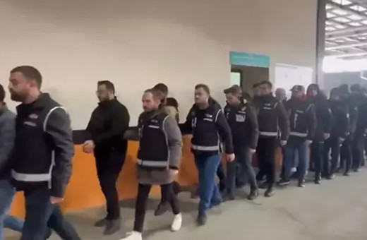 74 ilde ruhsatsız silah taşıyan şahıslara ve silah kaçakçılarına yönelik operasyonlarda bin 124 gözaltı