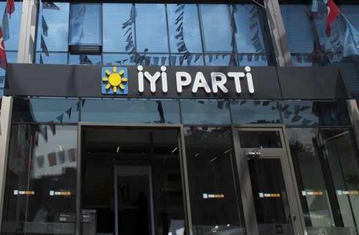 İYİ Parti'de herkesi şaşkına çeviren istifa