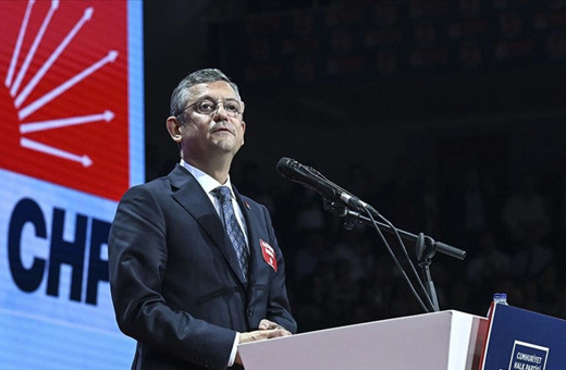 CHP'de istifa depremi! Genel Başkan Özgür Özel'e tam yetki