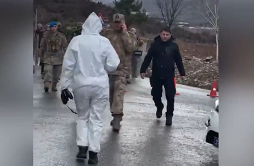 Ümit Özdağ Erzincan'a maden ocağına gaz maskesiyle gitti maskesiz olan herkes zehirleniyor
