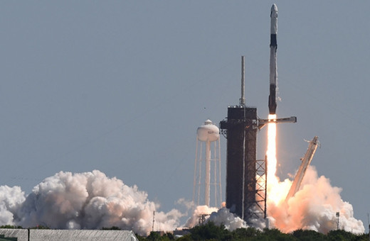 SpaceX, Ay'a iniş için gönderilen "Odysseus" aracını fırlattı