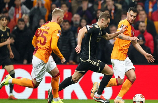 Victor Nelsson kırmızı kart gördü