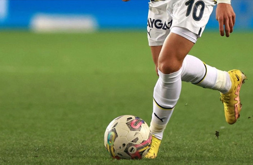 Fenerbahçe'de iki futbolcunun lisansı çıkarılmadı
