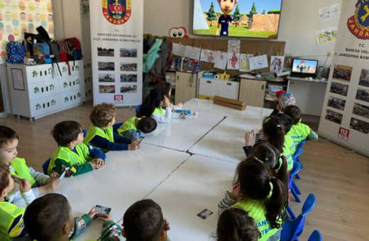 Anaokulu öğrencilerine jandarmadan trafik eğitimi