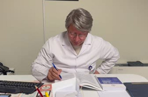 Hukuk tahsilini 54 yaşında tamamlayan beyin cerrahından "hayat boyu eğitim" tavsiyesi