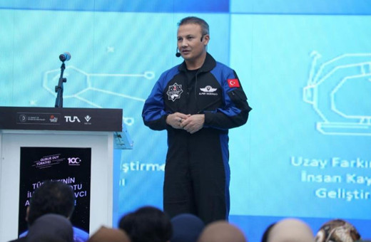 Alper Gezeravcı uzay yolculuğu sonrası ilk gençlik buluşmasını Konya'da yaptı