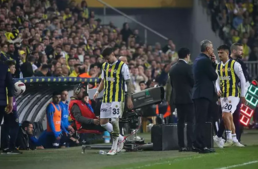 Fenerbahçe taraftarı Rade Krunic'i ıslıkladı