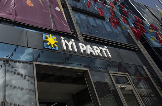 İYİ Parti’de bir üst düzey istifa daha!  Cem Karakeçili: Meral Akşener en iyi bildiğini var saydığımız  notalara da sürekli yanlış basıyor