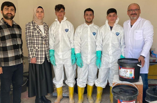 Öğrenciler hem meslek öğreniyor hem de para kazanıyor