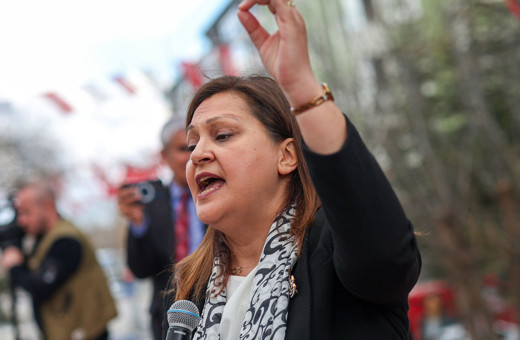 Mustafa Varank: Akşam: DEM Parti ile sarılırım  Sabah: DEM Parti, belediyenin kapısından giremez