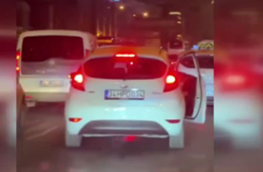 Beylikdüzü’nde trafikte tartıştıkları sürücüyü takip ederek camını kırdılar