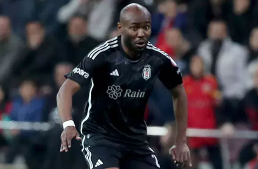 Beşiktaş'ta korkutan sakatlık! Maça devam edemedi