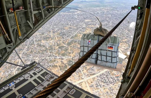 Almanya, ilk kez Gazze’ye havadan yardım bıraktı