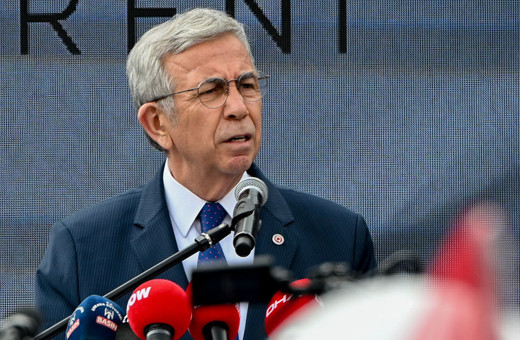 Mansur Yavaş 'işe minibüsle gelip gidiyorum' dedi Cengiz Topel Yıldırım'dan 67 makam aracı iddiası