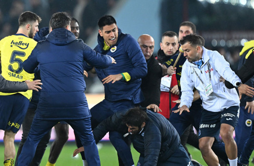 Fenerbahçe süper ligden çekiliyor iddiası ünlü spor sunucusu duyurdu