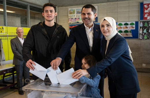 İBB Başkan Adayı Murat Kurum İstanbul Kağıthane'de oyunu kullandı