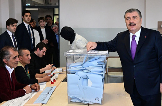 Sağlık Bakanı Koca, oyunu Üsküdar'da kullandı