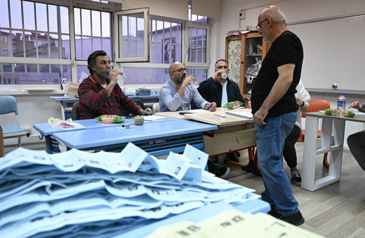 Yerel seçimlerde oy sayım işlemi iftarda aralıksız sürdü