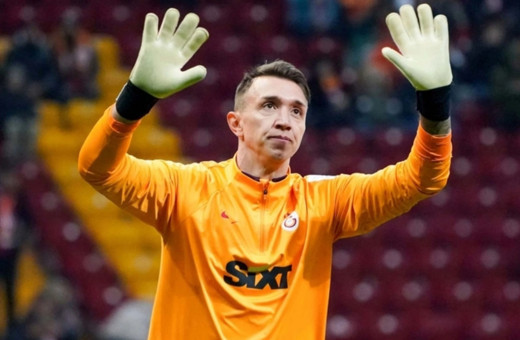 Muslera Hatayspor maçında 5.kez dalya diyecek