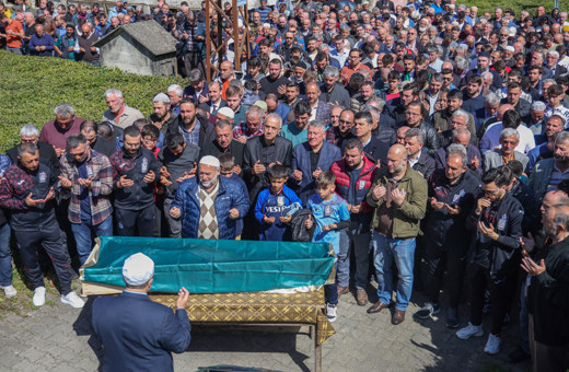 Trabzonspor'un altyapı futbolcusu Mirkan Kurt'un cenazesi defnedildi