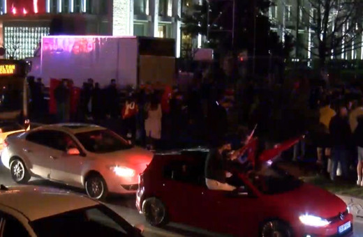 Saraçhane ayakta! Davullu zurnalı seçim kutlaması