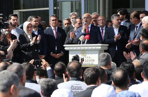 Malatya Büyükşehir Belediye Başkanı Sami Er mazbatasını aldı