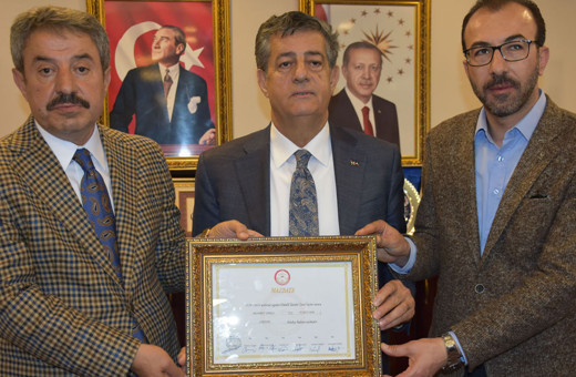 Şırnak Belediye Başkanı Mehmet Yarka mazbatasını aldı