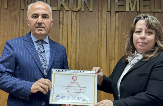 Rize Belediye Başkanı Rahmi Metin, mazbatasını aldı