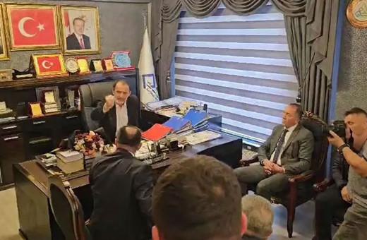 Devir teslim töreninde kavga! Yeniden Refahlı başkan milletvekiline küfretti