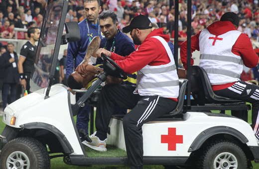 Fenerbahçe’de sakatlık şoku! Sedyeyle kenara geldi