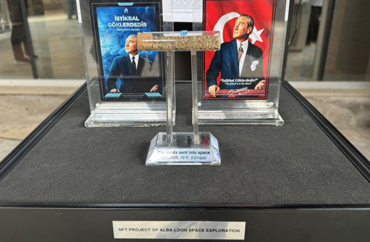 Uzaya gönderilen ilk Atatürk fotoğrafı Adana'da sergileniyor