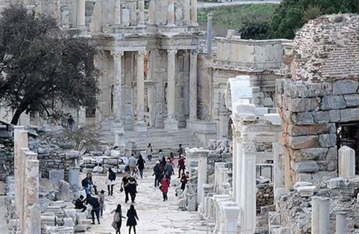 Tatilde müze ve ören yerlerini 1 milyon 700 binin üzerinde kişi ziyaret etti