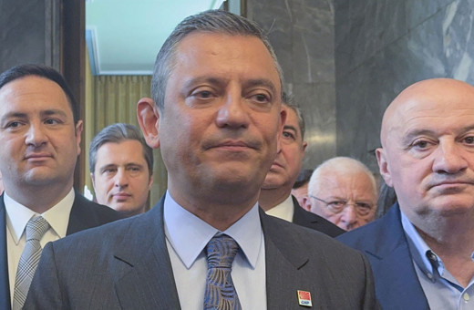 CHP lideri Özgür Özel tren kazası davası duruşmasını izlemek için Çorlu'ya geldi: Peşini bırakmam...