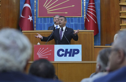 Özgür Özel CHP'nin 1 Mayıs Taksim kararını kürsüde açıkladı