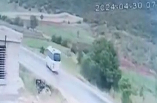 Feci kazanın görüntüsü ortaya çıktı! Minibüs böyle savrulmuş