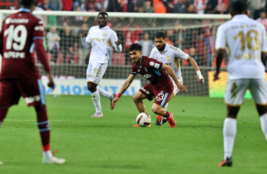 Samsunspor sahasında Trabzonspor'u 3-1 mağlup etti