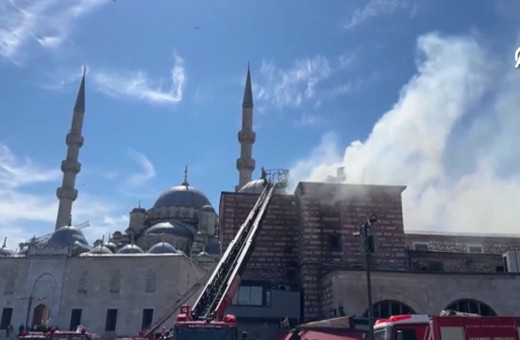 Tarihi Mısır Çarşısı'nda yangın çıktı!