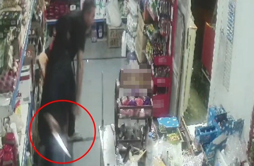 Mardin'de bakkalda dehşet! Bıçaklı saldırgan, 4 kişiyi yaraladı