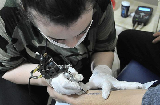 Dövme yaptıranların lenf kanserine yakalanma riski yüzde 21 daha fazla