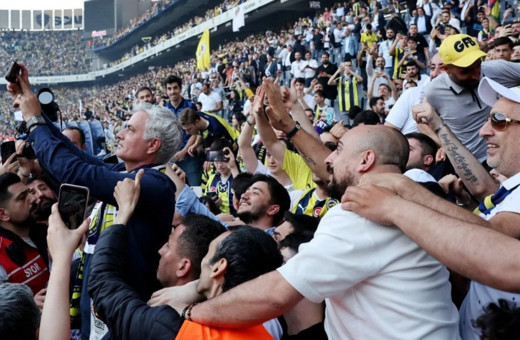 Jose Mourinho Fenerbahçe taraftarı ile bütünleşti