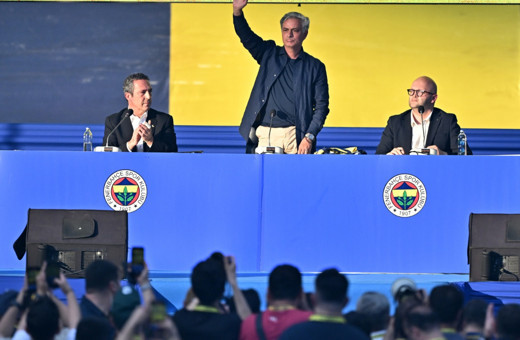 Jose Mourinho resmen Fenerbahçe'de!