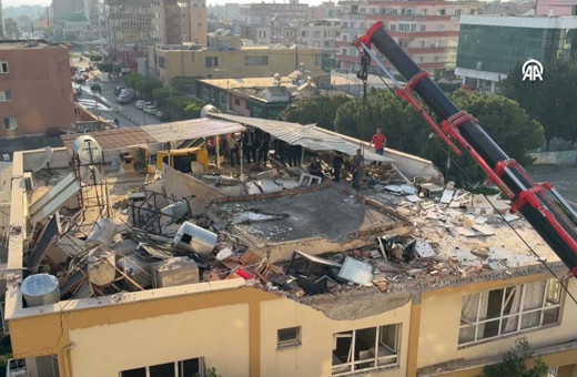 Hatay'da bir binada patlama, binada ve çevrede hasara yol açtı