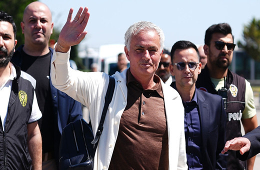 Teknik direktör Jose Mourinho, Fenerbahçe için İstanbul'a geldi