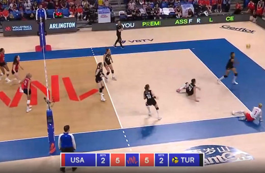 Final setinde kırılma anı! Filenin sultanları yılın en iyi sayısını böyle aldı