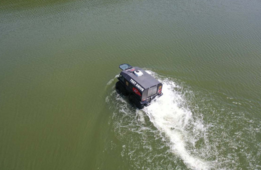 Bataklık ve su yüzeyinde gidebilen arazi aracı 12 ülkeye ihraç ediliyor
