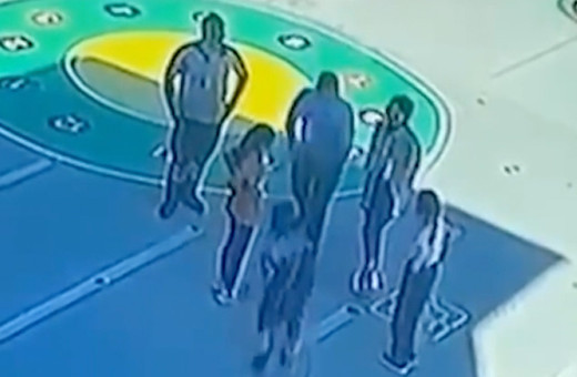 Adana'da öğretmen boğazına cisim kaçan öğrenciye böyle müdahale etti