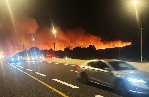 Hizbullah'ın roketleri sonrası İsrail'de çıkan yangınlar devam ediyor